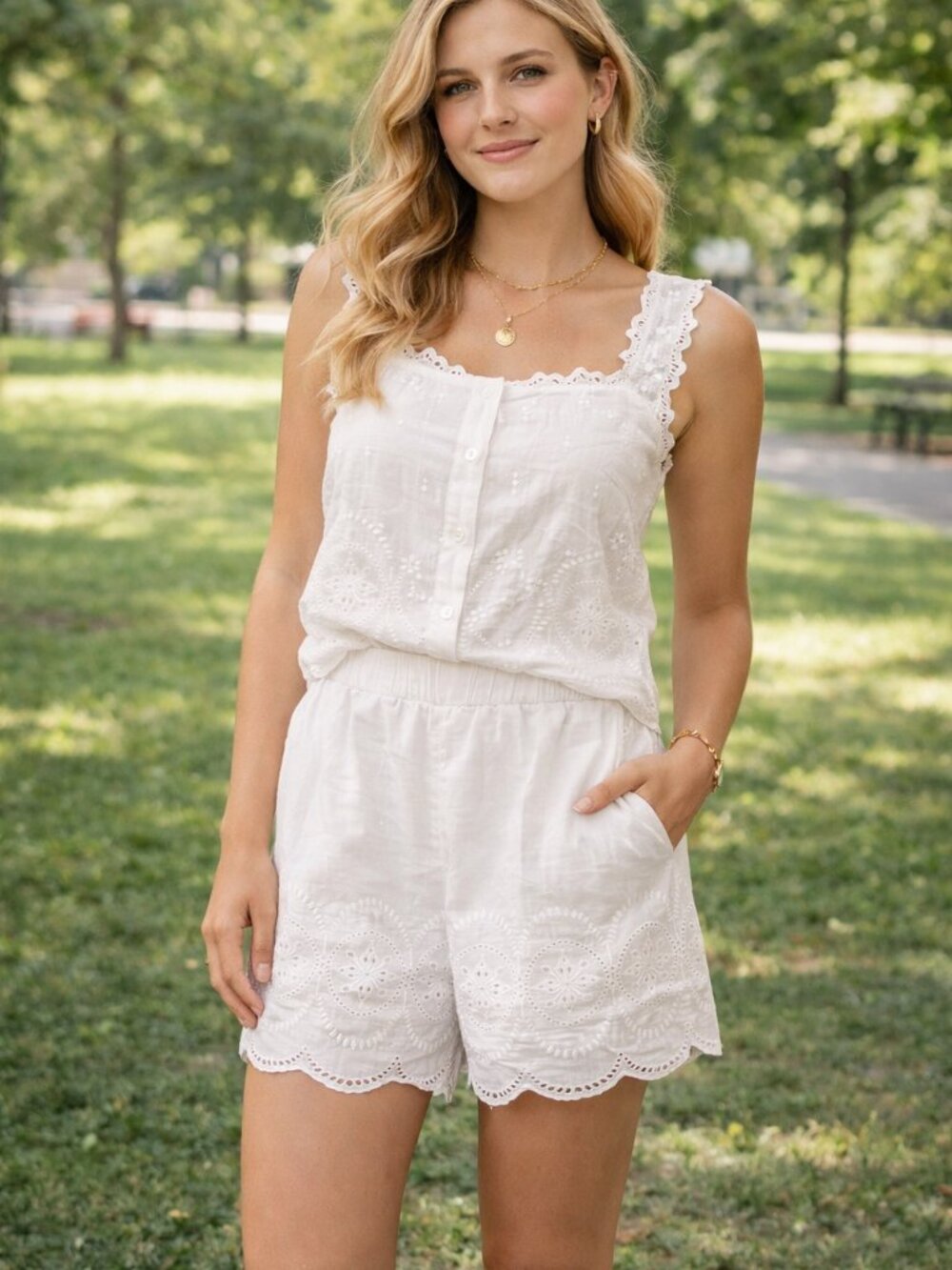 Vineyard Vines White Eyelet Scalloped Hem Skort Shorts, Large